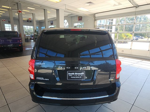 Used 2017 Dodge Grand Caravan SXT FWD image 9