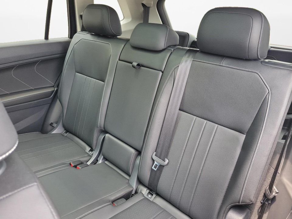 Certified 2023 Volkswagen Tiguan SE w/ Panoramic Sunroof Package FWD image 12
