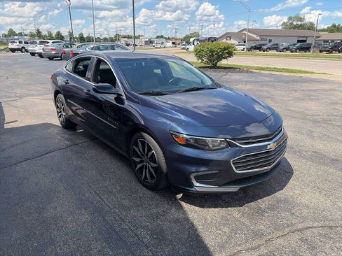 Used 2017 Chevrolet Malibu LT w/ Leather Package FWD image 5