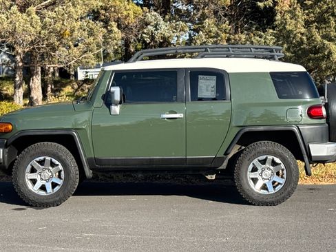 Used 2014 Toyota FJ Cruiser 4WD image 7