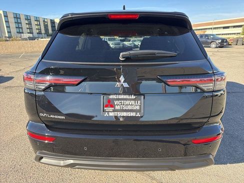 New 2025 Mitsubishi Outlander ES FWD image 7