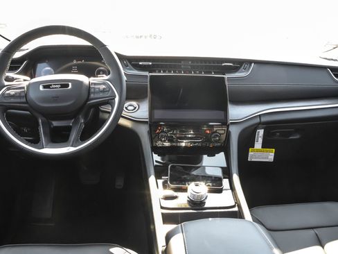 New 2025 Jeep Grand Cherokee Limited w/ Luxury Tech Group II image 16