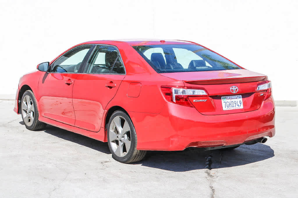 Used 2014 Toyota Camry SE FWD image 4