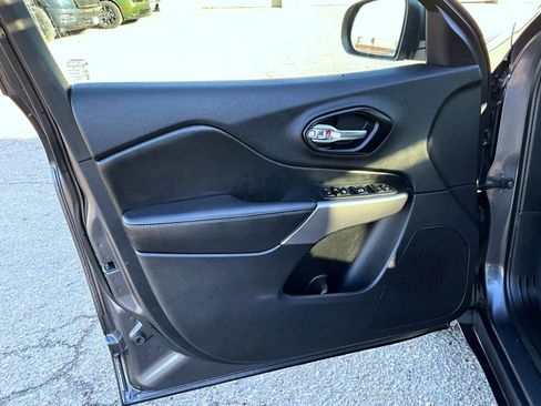 Used 2021 Jeep Cherokee Latitude Lux image 10