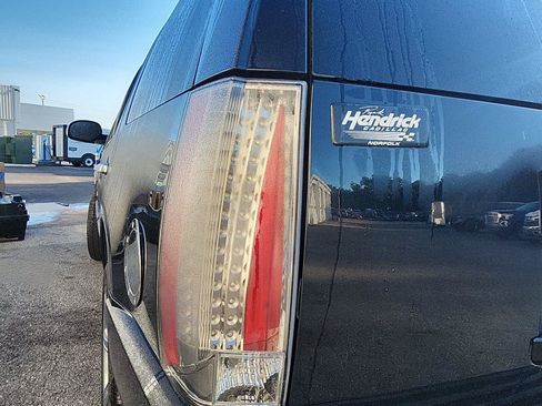 Used 2014 Cadillac Escalade Premium AWD/4WD image 10