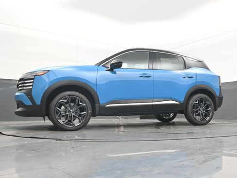 Certified 2025 Nissan Kicks SR image 25