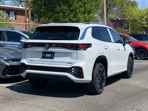 New 2026 Volkswagen Tiguan SEL R-Line AWD/4WD image 3