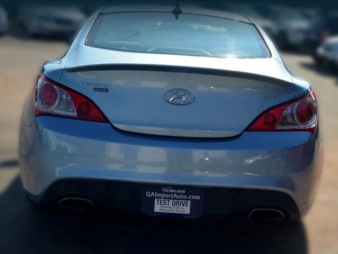Used 2011 Hyundai Genesis 2.0T image 9