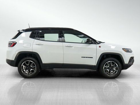 Used 2025 Jeep Compass Trailhawk AWD/4WD image 6
