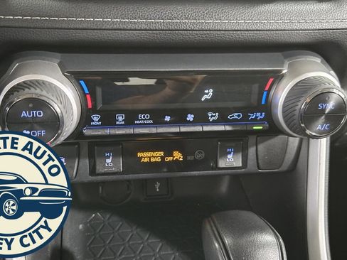 Used 2020 Toyota RAV4 XLE image 14