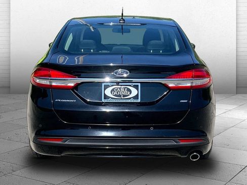 Used 2018 Ford Fusion SE w/ Fusion SE Technology Package FWD image 3