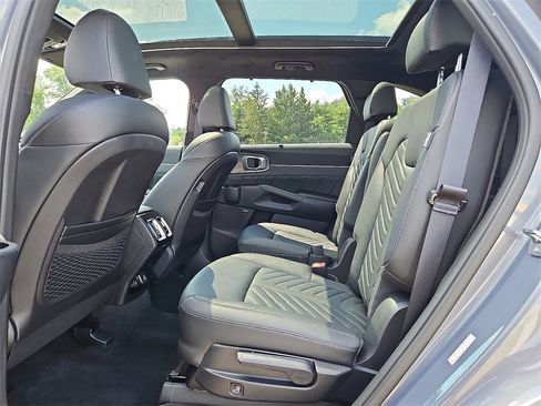 Used 2024 Kia Sorento SX Prestige image 11