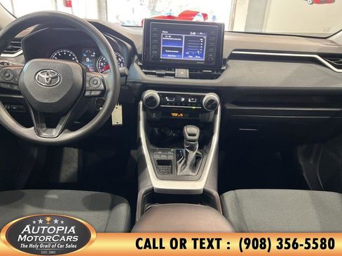 Used 2021 Toyota RAV4 LE image 22