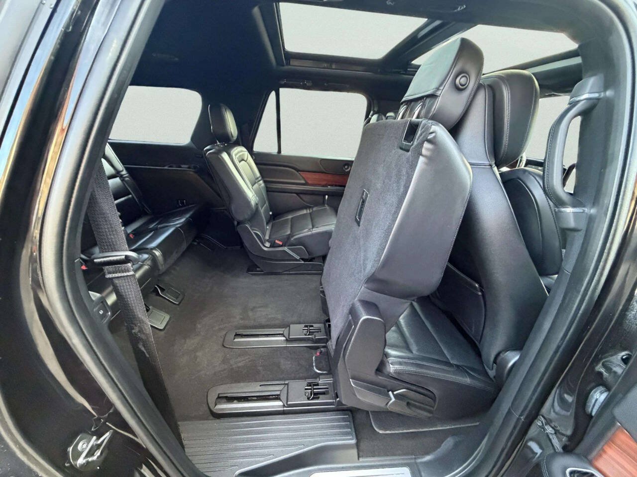 Used 2020 Lincoln Navigator L Reserve AWD/4WD image 27