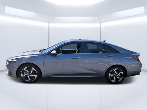 Used 2022 Hyundai Elantra SEL w/ Convenience + Premium Package FWD image 6