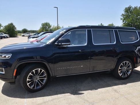 Used 2023 Jeep Grand Wagoneer Series III AWD/4WD image 9