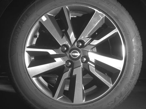 Used 2025 Nissan Versa SV image 14