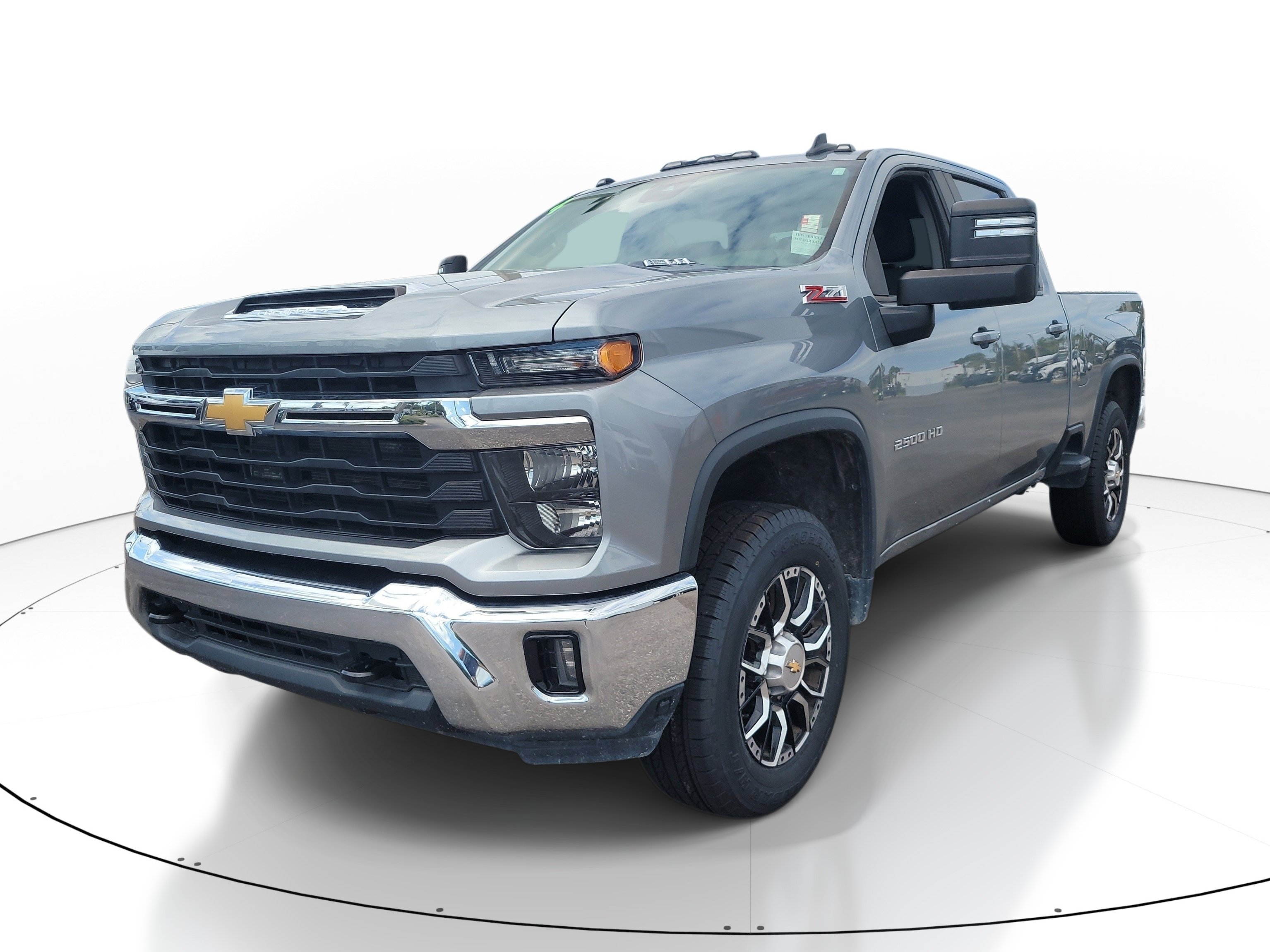 Used 2024 Chevrolet Silverado 2500 LT AWD/4WD image 3