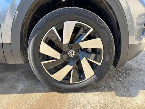 Used 2025 Volkswagen Atlas Cross Sport SE image 33