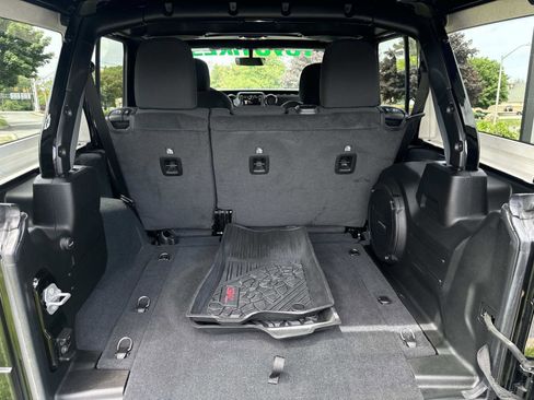 Used 2022 Jeep Wrangler Unlimited Sport w/ Sun And Sound Package AWD/4WD image 5