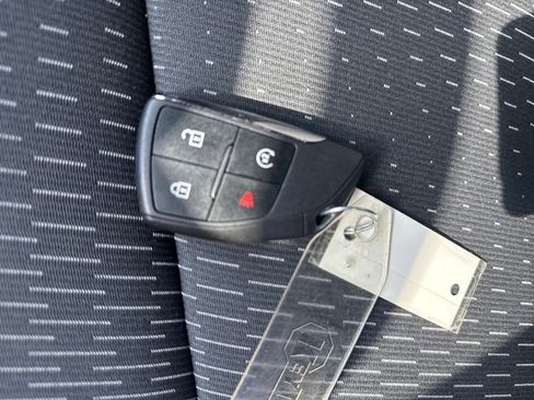 Used 2025 Chevrolet Equinox LT FWD image 30