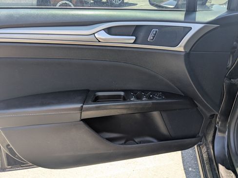Used 2018 Ford Fusion SE FWD image 15