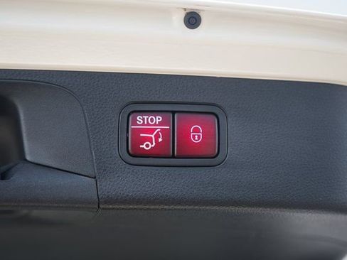 Used 2022 Mercedes-Benz GLC 300 4MATIC image 12