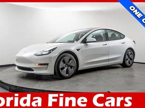 Used 2023 Tesla Model 3 Standard Range image 1