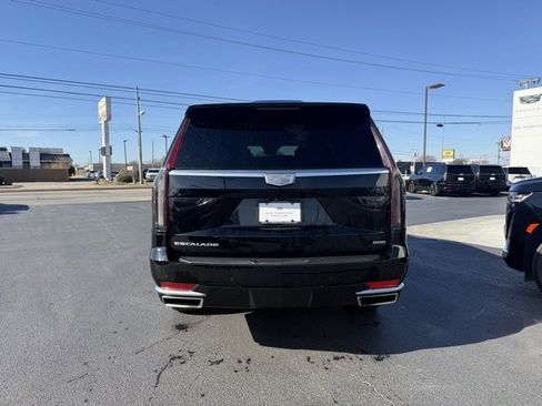 Used 2021 Cadillac Escalade ESV Premium Luxury w/ LPO, Radiant Package image 6