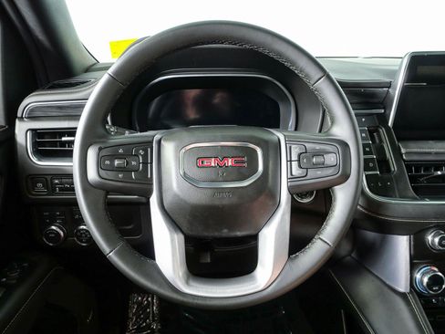 Used 2023 GMC Yukon XL SLT AWD/4WD image 10