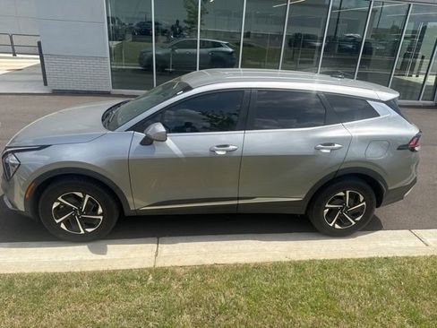Used 2023 Kia Sportage LX AWD/4WD image 9