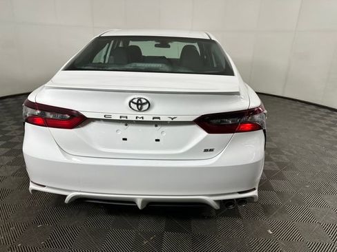 Used 2023 Toyota Camry SE image 4
