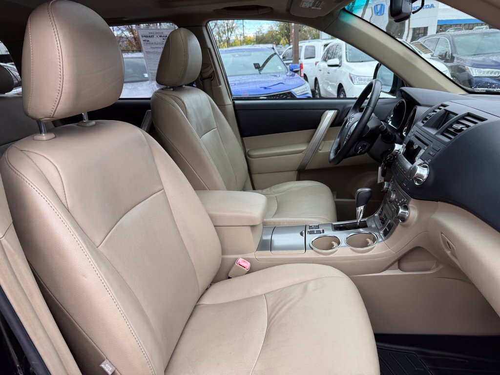 Used 2012 Toyota Highlander SE w/ Protection Pkg AWD/4WD image 17