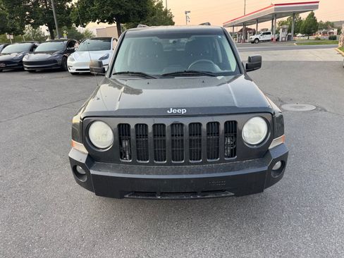 Used 2010 Jeep Patriot Sport w/ Tire & Wheel Group AWD/4WD image 8