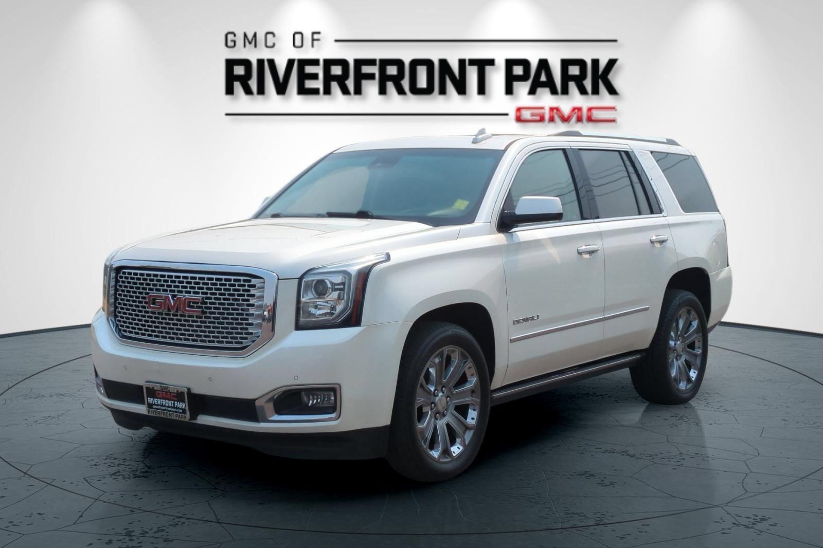 Used 2015 GMC Yukon Denali w/ Premium Package AWD/4WD image 7