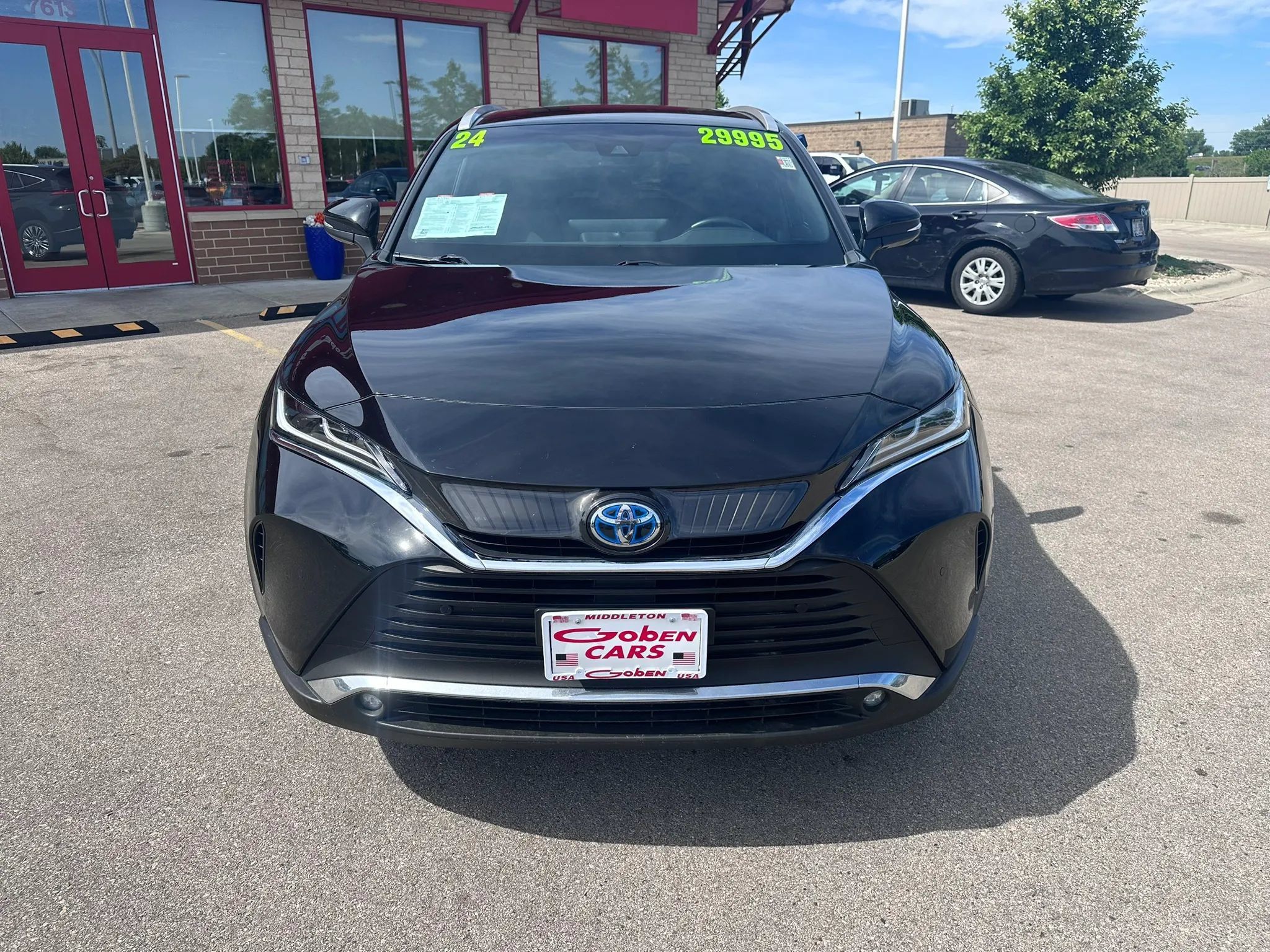 Used 2024 Toyota Venza XLE AWD/4WD image 2