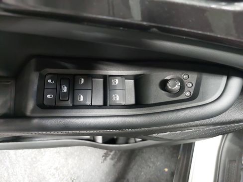 Used 2023 Jeep Grand Cherokee L Laredo image 30