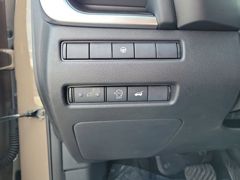 Used 2025 Nissan Rogue SV w/ SV Premium Package FWD image 20