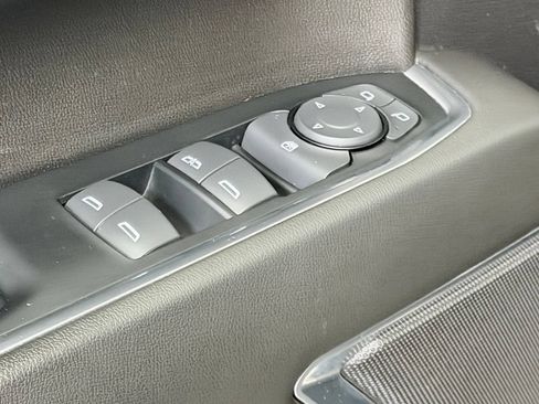 Used 2022 Chevrolet Silverado 1500 LT AWD/4WD image 12