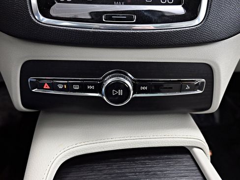 Used 2020 Volvo XC90 T6 Momentum image 15