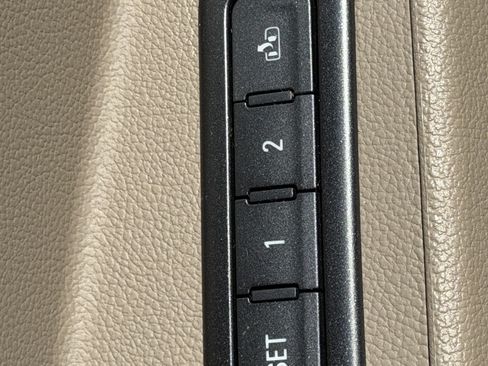 Used 2018 Chevrolet Tahoe LT w/ Luxury Package RWD image 15