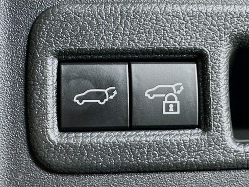 Used 2023 Toyota bZ4X FWD image 28