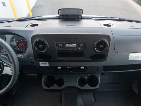 Used 2025 Mercedes-Benz Sprinter 2500 image 27