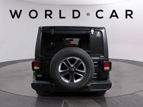 Used 2021 Jeep Wrangler Unlimited Sahara AWD/4WD image 4