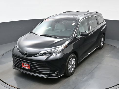 Used 2026 Toyota Sienna XLE FWD image 38
