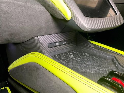 Used 2025 Lamborghini Revuelto image 29