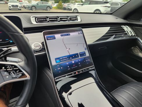 Used 2022 Mercedes-Benz S 500 4MATIC w/ AMG Line Package image 29