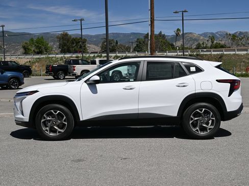 Used 2026 Chevrolet Trax LT w/ Sunroof Package FWD image 7