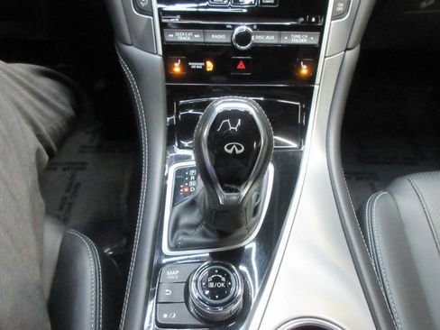 Used 2017 INFINITI Q60 2.0t image 39