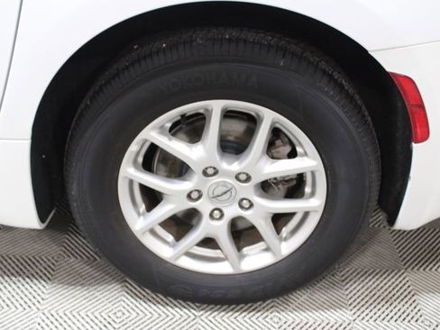 Used 2023 Chrysler Pacifica Touring-L image 39